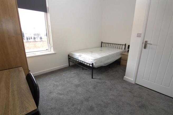 4 bed Terraced to rent Image 12