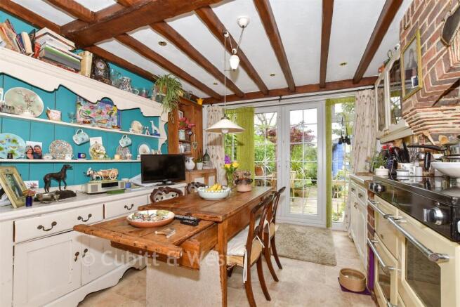 Kitchen/ Dining Room