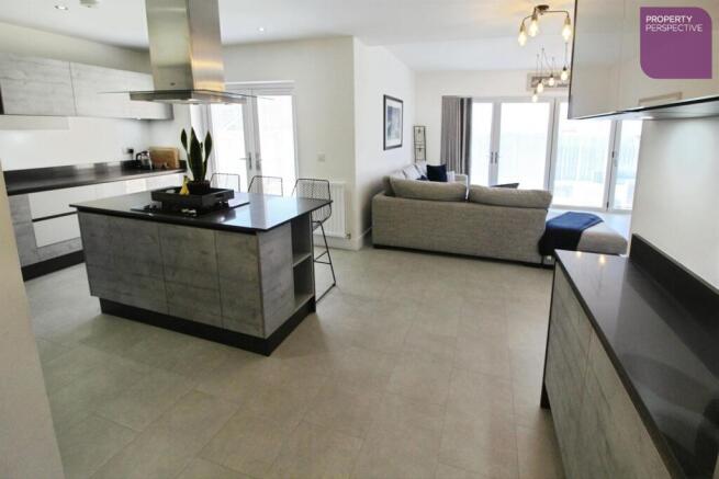 5 bed Detached for sale Image 5