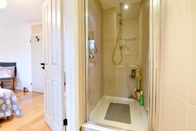 Ensuite 2.jpg