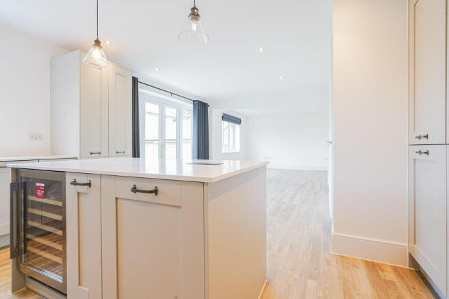 4 bed Detached for sale Image 8