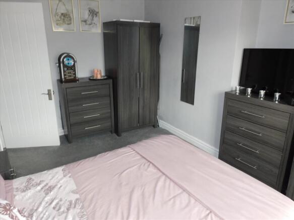 BEDROOM 2