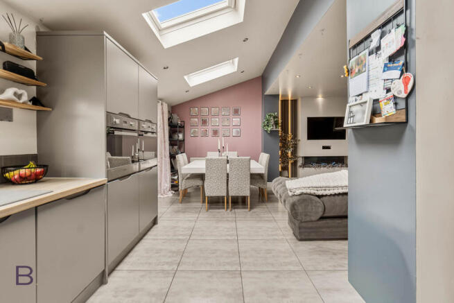 3 bed Semi-Detached for sale Image 8