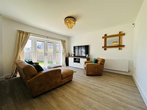 4 bed Detached for sale Image 11