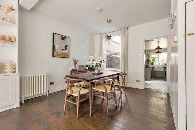 Chestnut Avenue, E7