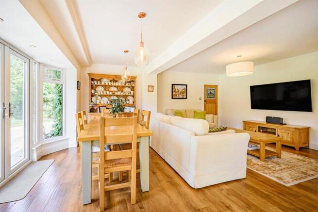 8516013-interior13.jpg