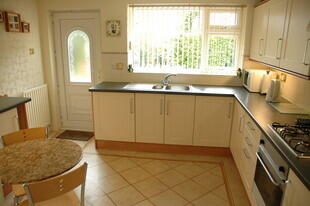 KITCHEN/B`FAST ROOM