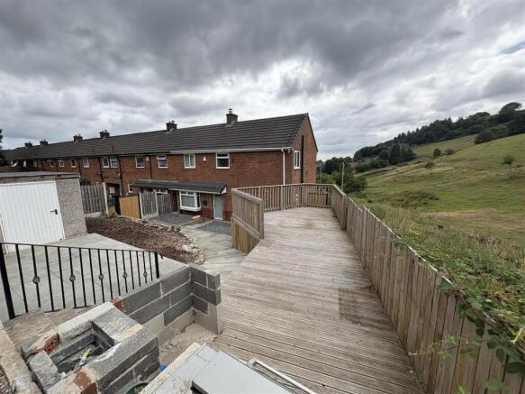 4 bed Town House to rent Image 12