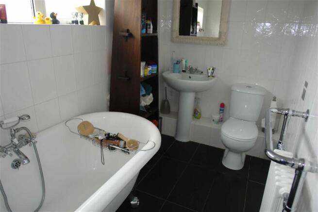 FAMILY BATHROOM