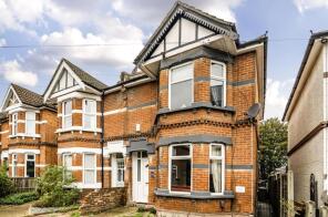 32, St Catherines Road, Southampton SO18 1LJ