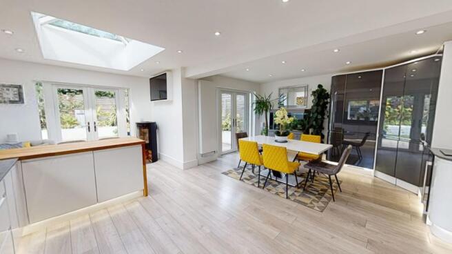 KITCHEN/LOUNGE/DINING ROOM