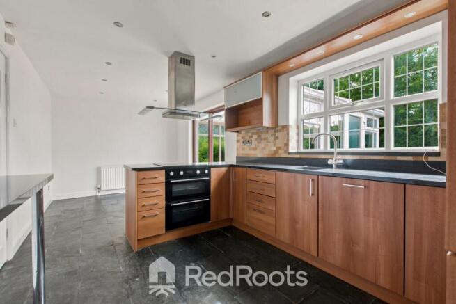 4 bed Detached to rent Image 11