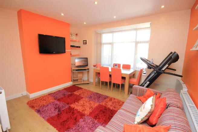 LIVING/DINING ROOM