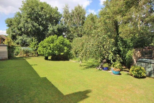 Rear garden photo 2