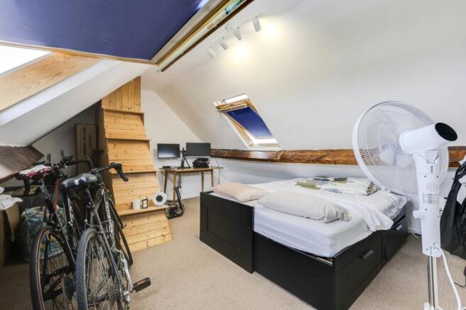 3 bed Terraced to rent Image 12