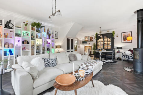 Hassobury, Farnham, Bishop's Stortford, Essex, CM23