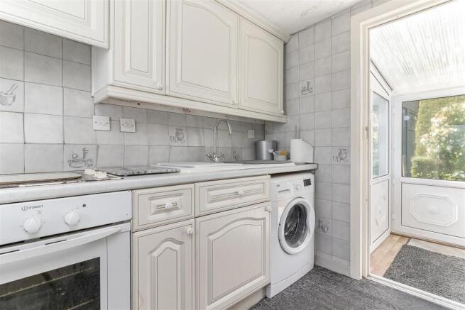 2 bed Semi-Detached Bungalow for sale Image 6