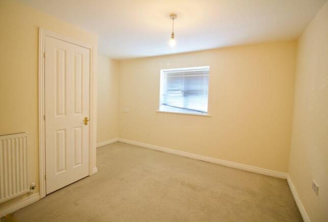 Master bedroom (angle 2)