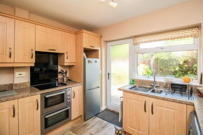 3 bed Semi-Detached for sale Image 5