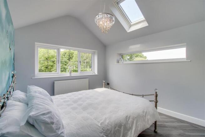 4 bed Detached for sale Image 12