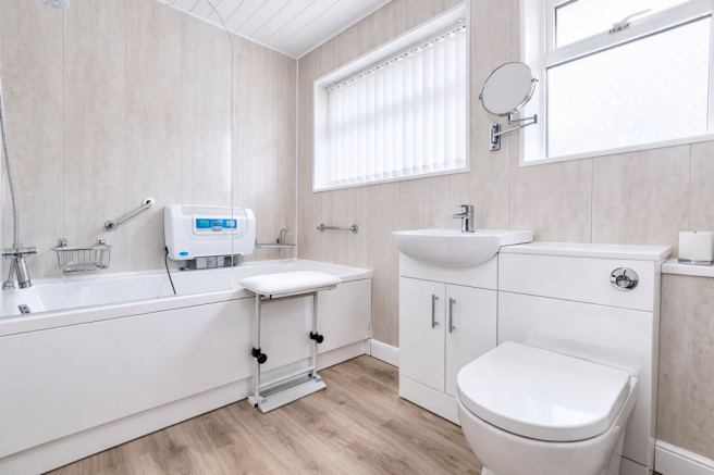 3 bed Terraced to rent Image 9