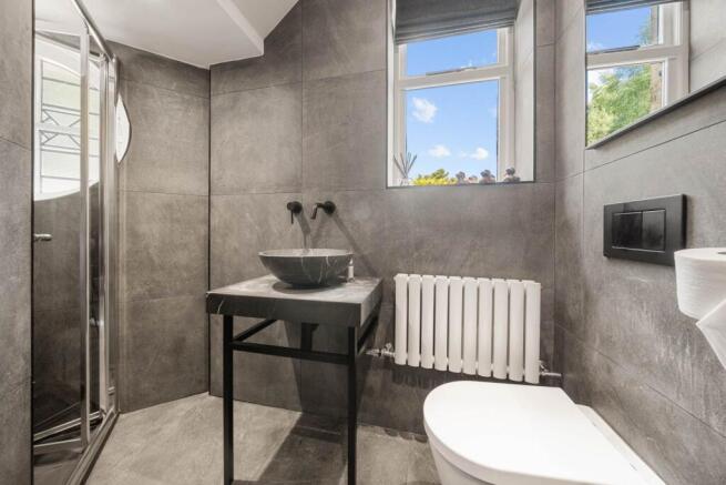 5 bed Detached for sale Image 7