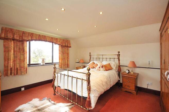 BEDROOM 2