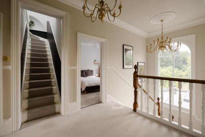 5 bed House for sale Image 12