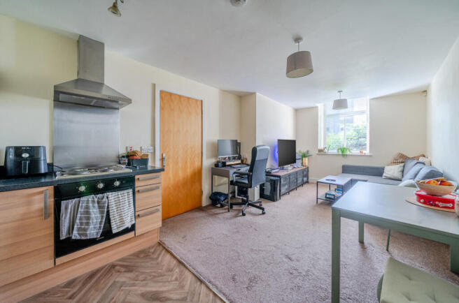 2 bed Flat for sale Image 8