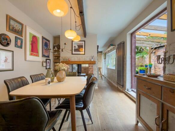 5 bed Semi-Detached for sale Image 11