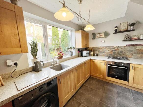 Kitchen pic 3.jpg