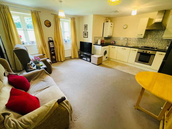 2 bed Ground Flat for sale Image 4