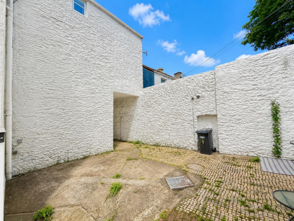 Communal Mews Courtyard.png
