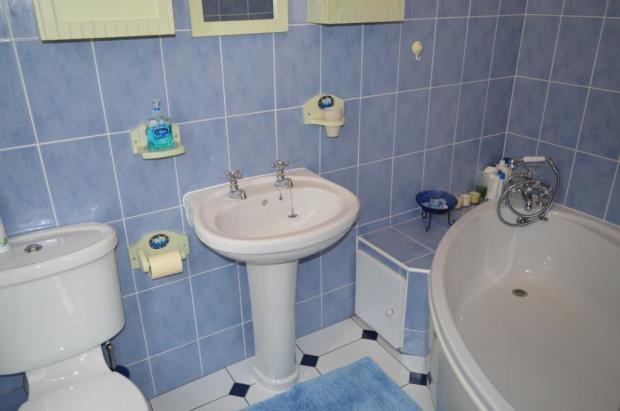 En-Suite Bathroom