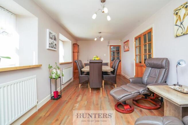 5 bed Detached for sale Image 10