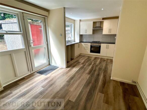 3 bed Terraced to rent Image 4