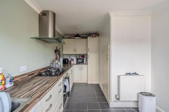 6 LUDLOW CLOSE-14.jpg