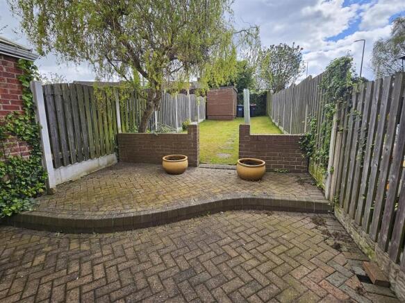 2 bed Town House to rent Image 8
