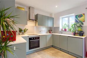Flat F, 1a Chiswick Court, Silver Crescent, Chiswick, London W4 5SF