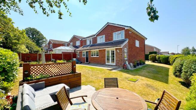 Warford Avenue, Poynton, SK12 photo 4