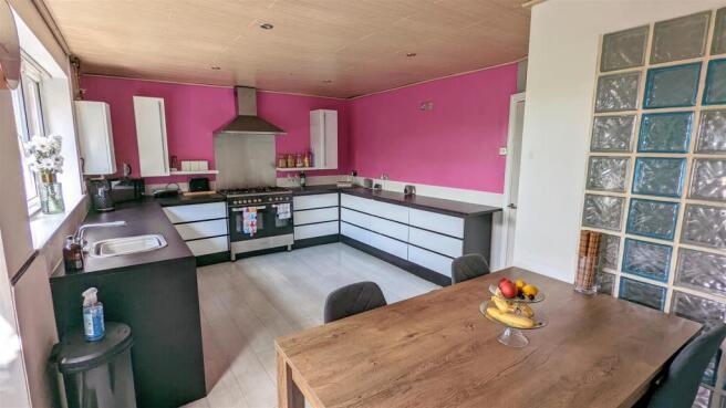 KITCHEN DINING