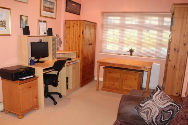 Family Room / Bed...