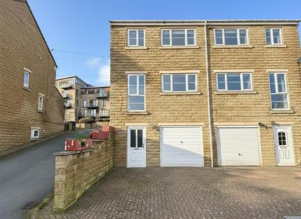 Bellcote Drive, Moldgreen, HD5