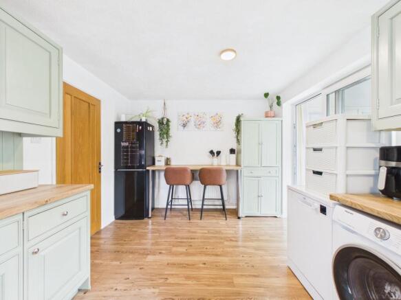 Kitchen/ dining room