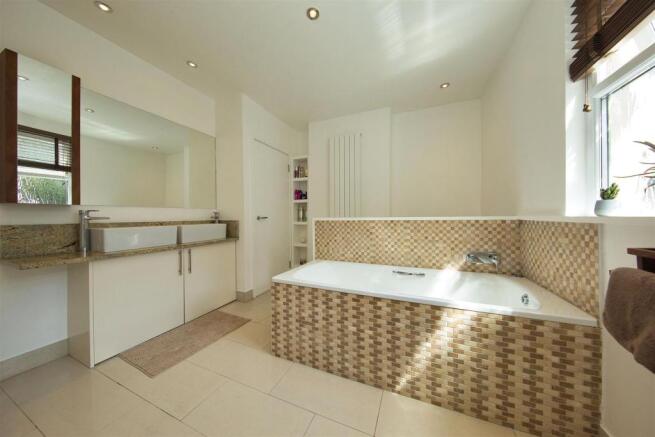 60 Kings Rd 1674.jpg
