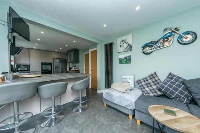 4 bed Detached for sale Image 8