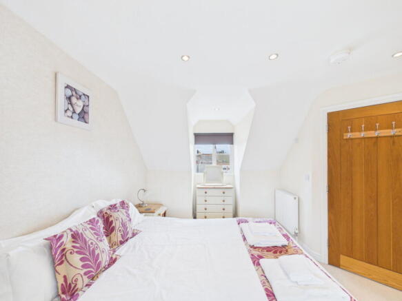 3 bed Terraced for sale Image 9