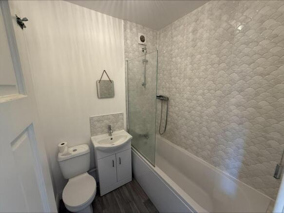 3 bed Terraced to rent Image 4