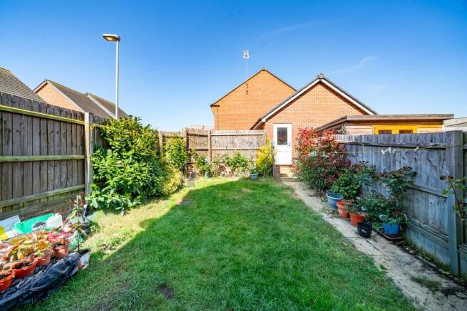 Burgundy Drive, Hemel Hempstead, Hertfordshire, HP2 7BX photo 4