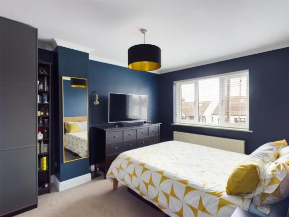 Bedroom 1.jpg
